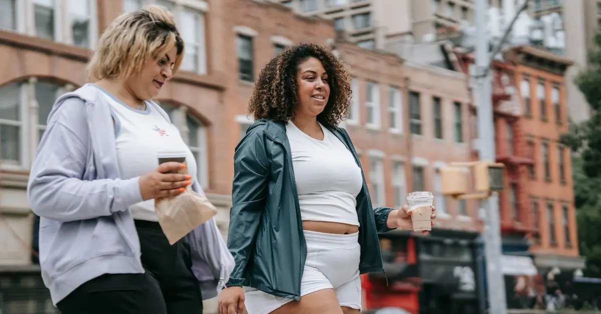 Cómo adaptar tu estilo personal a las tendencias de moda inclusiva