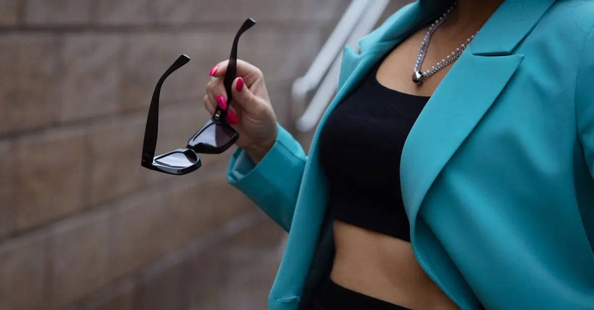 Transforma un outfit sencillo con estos accesorios