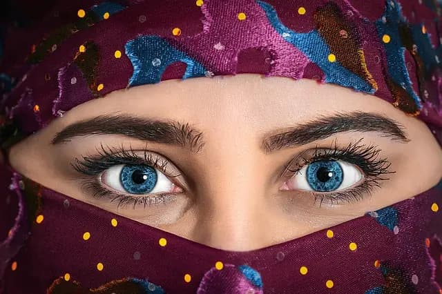 Cómo elegir accesorios inclusivos que realzan tu look