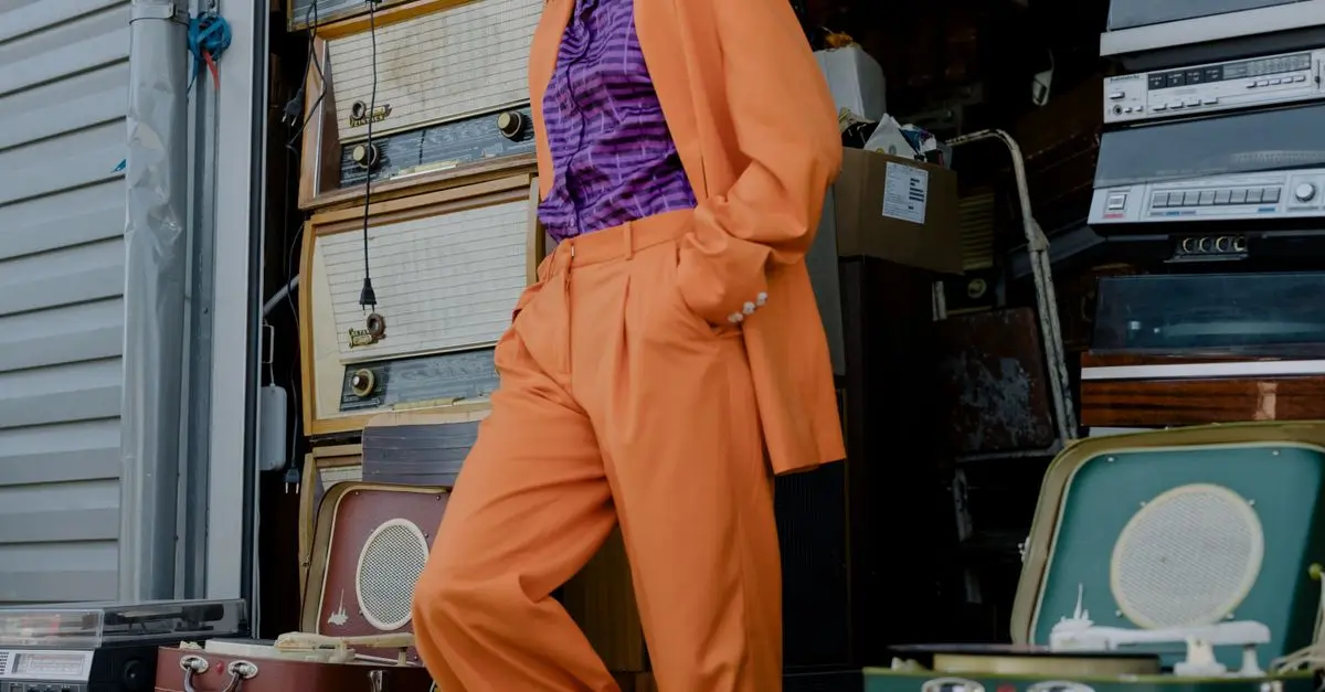 Cómo combinar prendas de colores audaces para un look impactante